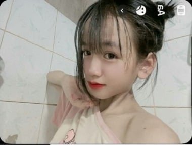 Mai Nhi, em gái xinh đẹp với bản chất dâm đãng từ khi còn nhỏ
